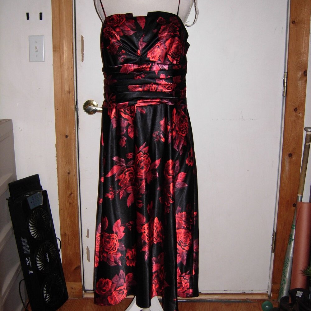 Dressbarn Collection Red Black Floral Cocktail Dress 14